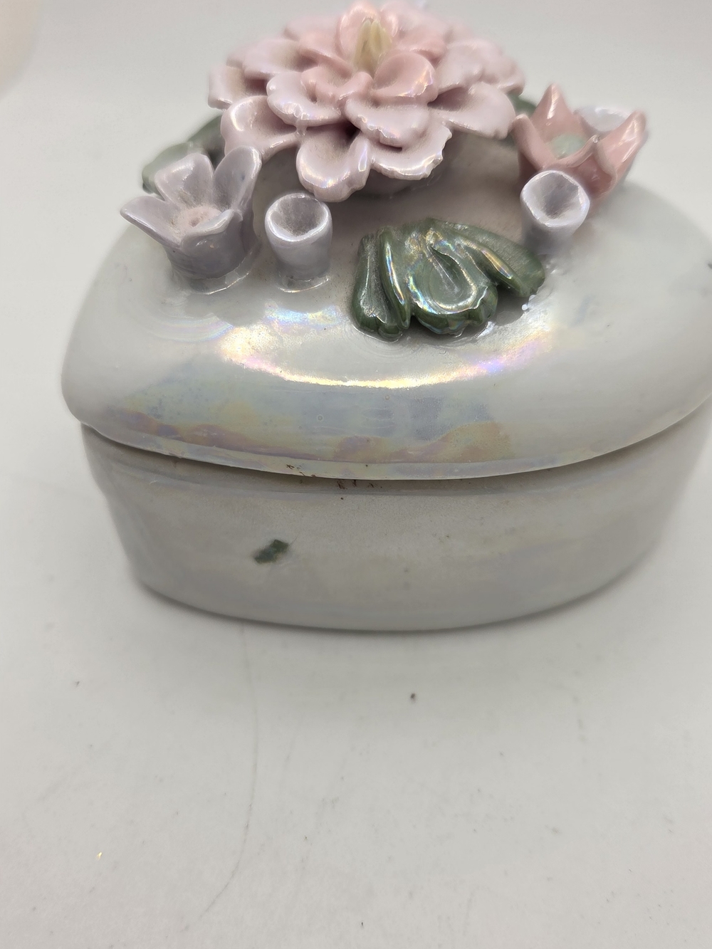 Vintage Iridescent Heart Trinket Box Lusterware Porcelain 3D Sculpted Flower Lid - Picture 5 of 9